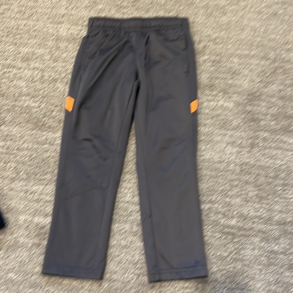 Variety of little Boy Pants and Joggers (XS) - Picture 6 of 9